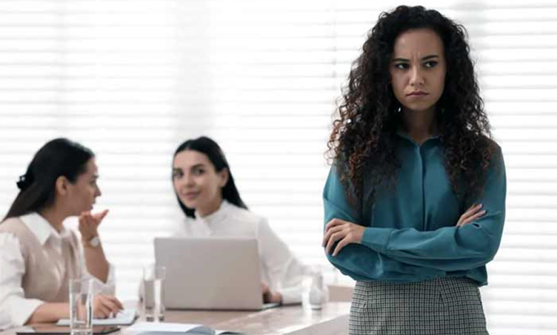 همکار شما دوست شما نیست